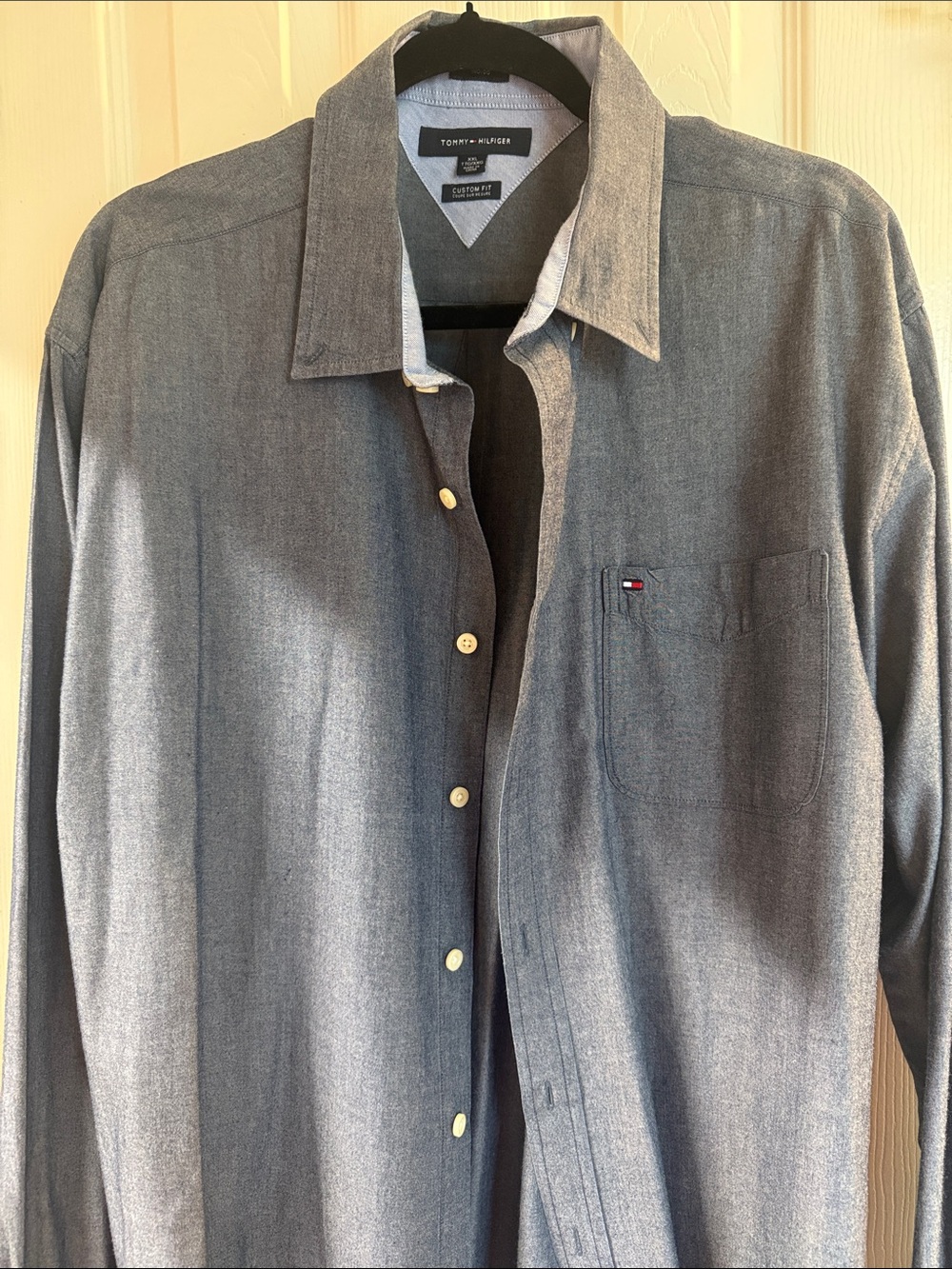 Tommy Hilfiger Men’s Heather Gray Long-Sleeve Button-Down Shirt